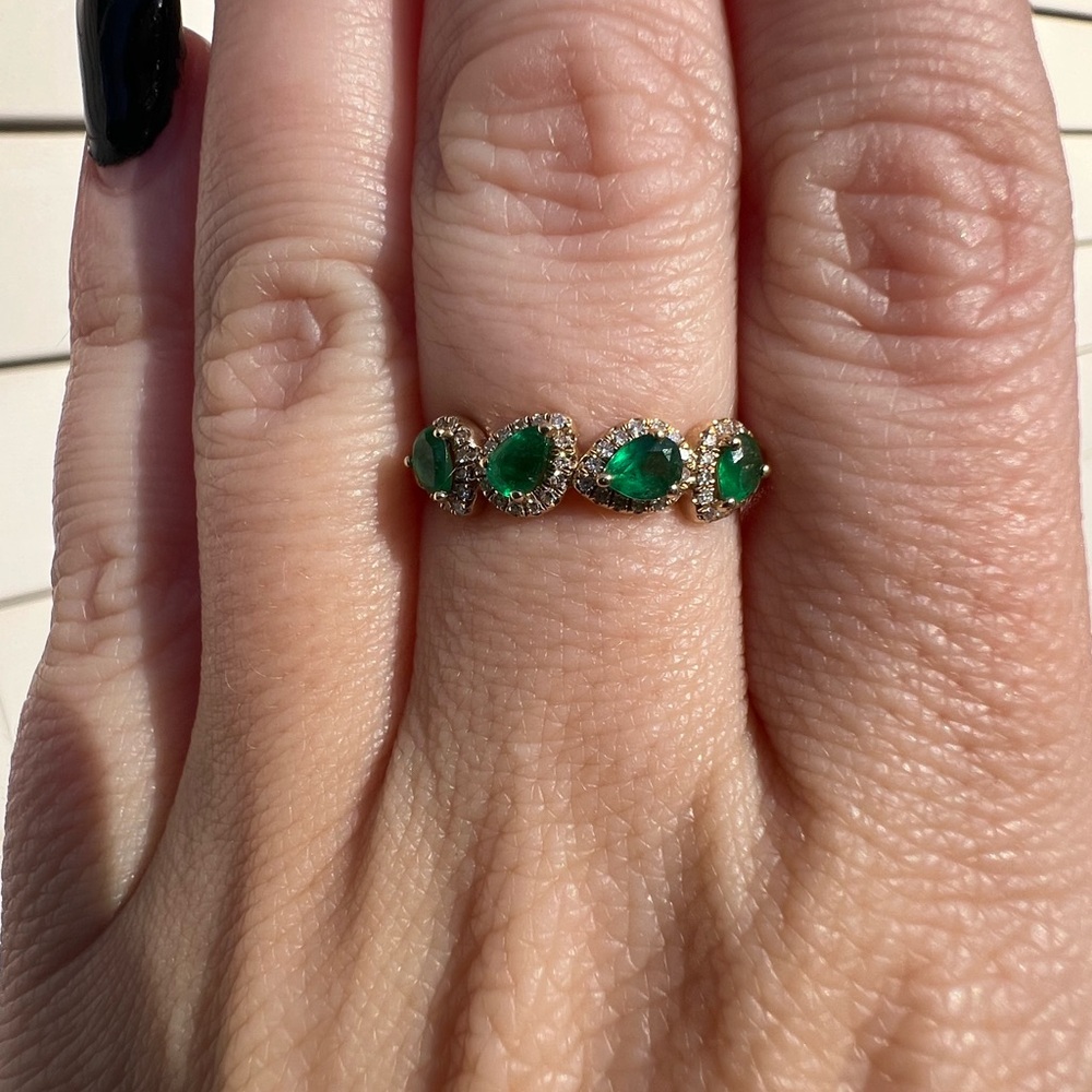 Emerald and Diamond 14KT Gold Halo Band Ring. READ DESCRIPTION -Size 8.5